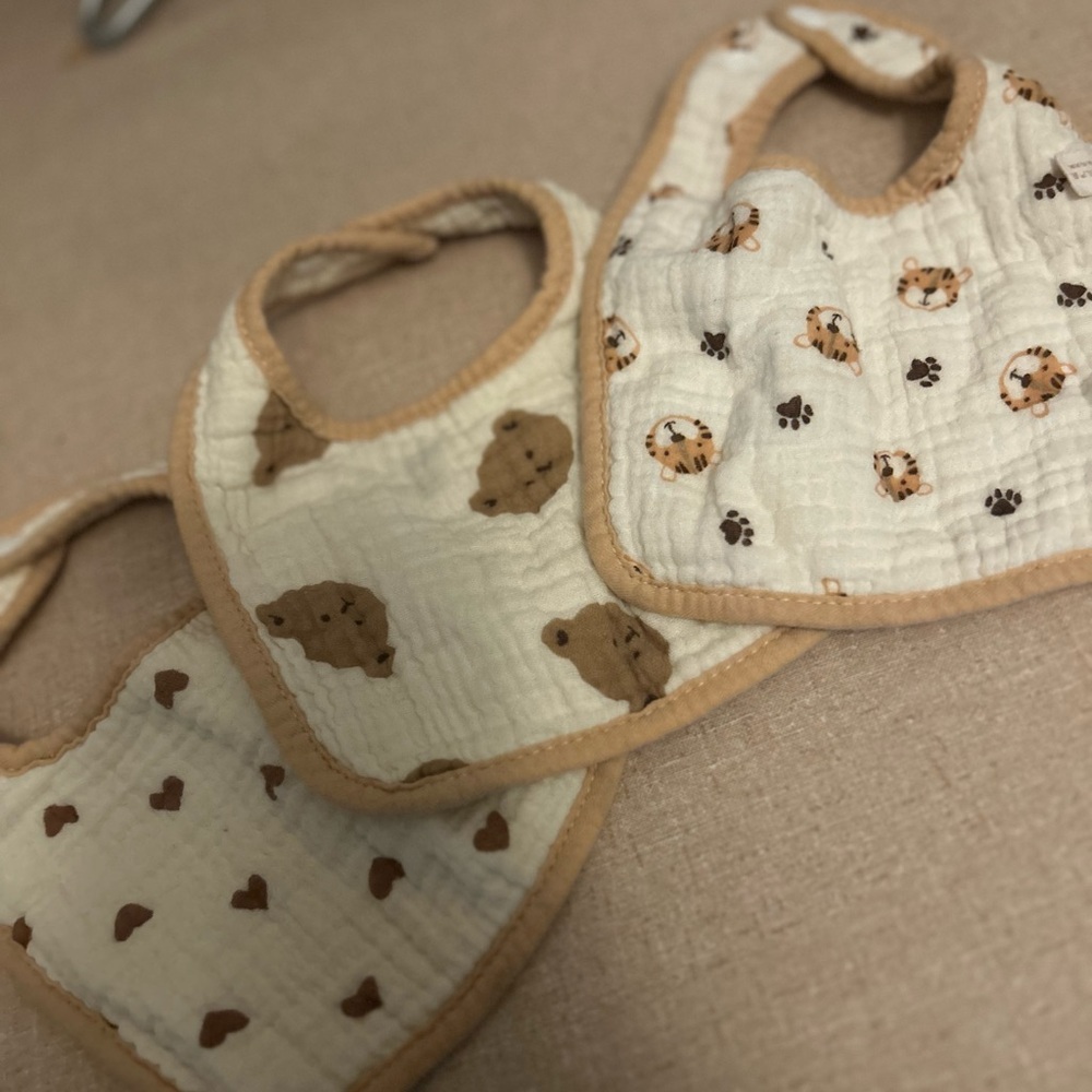 SHEIN Tan and Cream Animal Print Baby Bibs